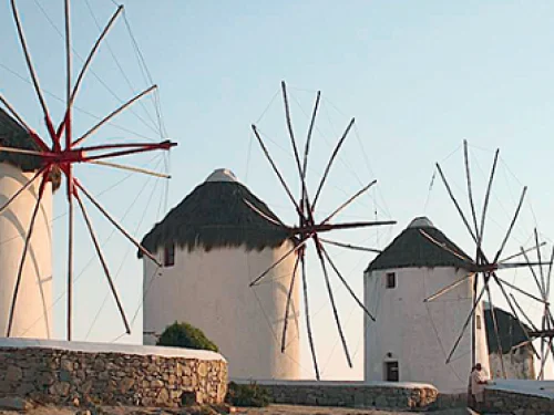 ΑΜΕΣΗ ΔΙΕΡΕΥΝΗΣΗ ΤΗΣ ΒΙΑΙΗΣ ΕΠΙΘΕΣΗΣ ΣΕ ΑΛΛΟΔΑΠΟ ΕΡΓΑΖΟΜΕΝΟ ΣΤΗ ΜΥΚΟΝΟ