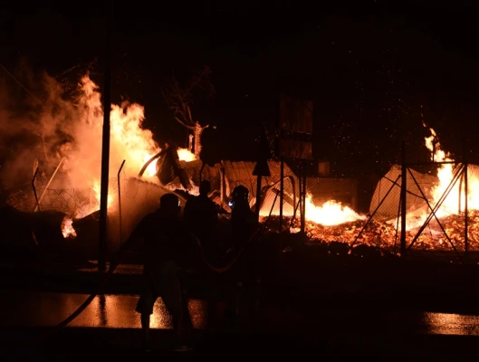 Επείγουσα ανάγκη λήψης των κατάλληλων μέτρων για όλους που βρίσκονται ή εργάζονται στις πληττόμενες από τη φωτιά περιοχές