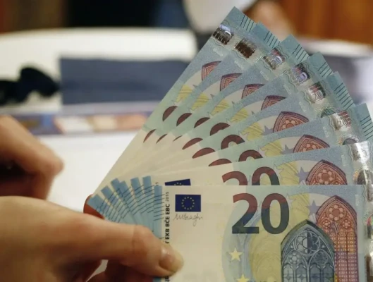 Περί όνου σκιάς οι ανακοινώσεις της κυβέρνησης για τον κατώτατο μισθό, μόνη «θεραπεία» για αξιοπρεπείς αποδοχές οι ελεύθερες συλλογικές διαπραγματεύσεις