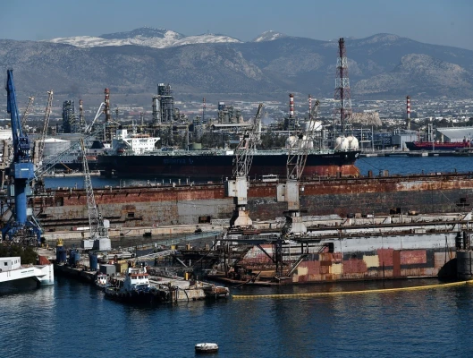 Δεν πνέει ούριος άνεμος στα ναυπηγεία Ελευσίνας παρά τα όσα διακηρύσσουν