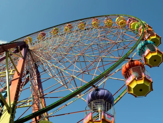 Η ΓΣΕΕ καταδικάζει την απόλυση συνδικαλιστών και εργαζόμενων στο Allou! Fun Park!