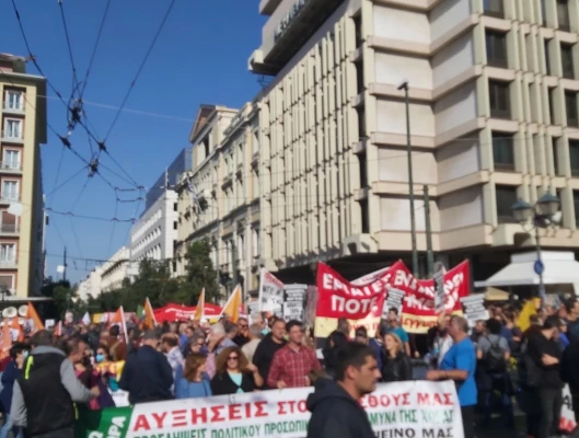 Μαζικό και αγωνιστικό το συλλαλητήριο στην πλατεία Κλαυθμνώνος