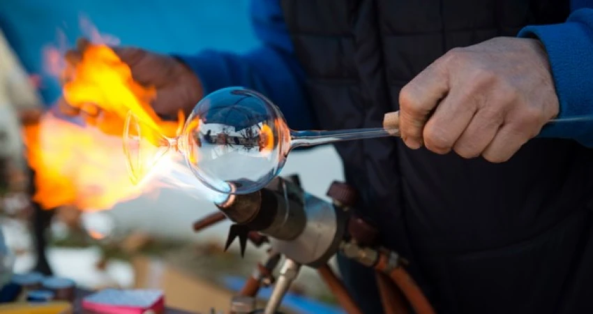 Να μην κλείσει το εργοστάσιο υαλουργίας στο Αιγάλεω