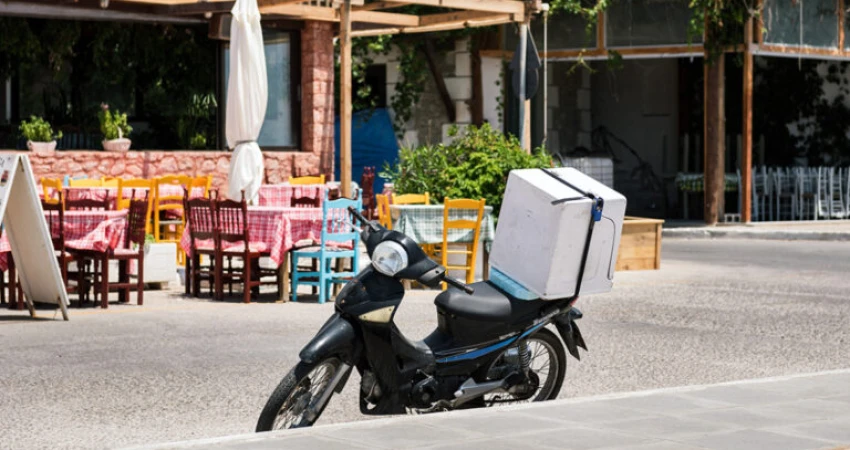 ΔΕΝ ΧΡΗΣΙΜΟΠΟΙΟΥΜΕ ΥΠΗΡΕΣΙΕΣ DELIVERY ΤΙΣ ΗΜΕΡΕΣ ΤΩΝ ΥΨΗΛΩΝ ΘΕΡΜΟΚΡΑΣΙΩΝ - ΝΑ ΛΗΦΘΟΥΝ ΠΡΟΣΘΕΤΑ ΜΕΤΡΑ