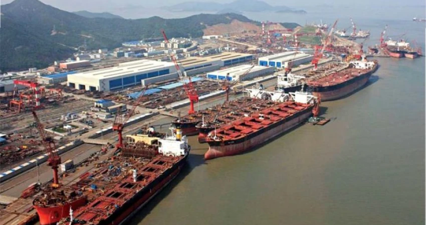 Η ΓΣΕΕ ΣΤΑ ΝΑΥΠΗΓΕΙΑ ΣΚΑΡΑΜΑΓΚΑ ΚΑΙ ΣΤΗ ΧΑΛΥΒΟΥΡΓΙΚΗ