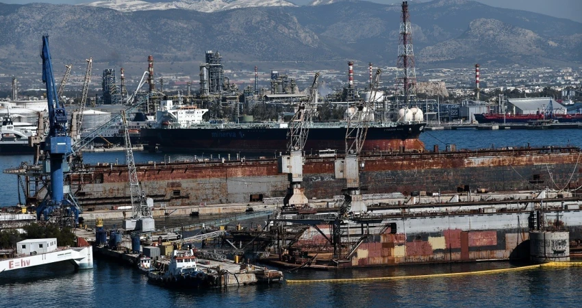 Δεν πνέει ούριος άνεμος στα ναυπηγεία Ελευσίνας παρά τα όσα διακηρύσσουν