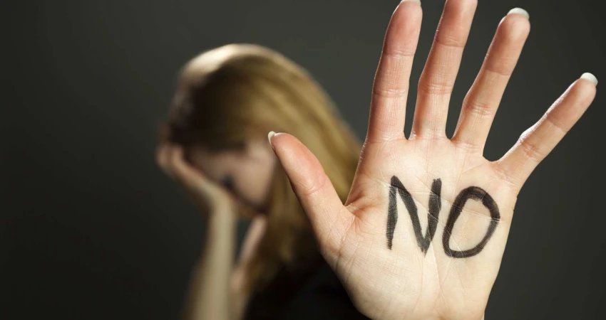 Η ΓΣΕΕ δίνει τη φωνή της για το σπάσιμο της σιωπής των γυναικών θυμάτων βίας. Τα συνδικάτα είναι δίπλα στα θύματα βίας στους χώρους εργασίας. Καμιά ανοχή στην παρενόχληση και τη βία στην εργασία