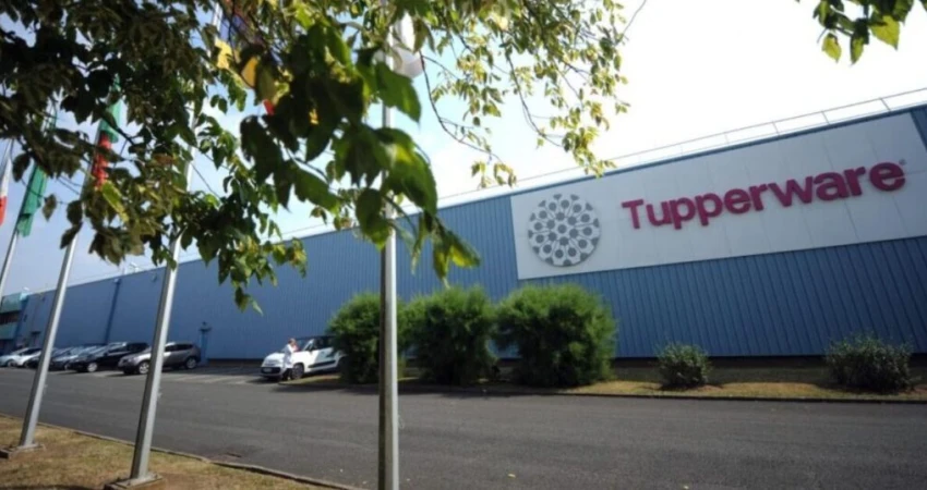 Να ανακαλέσει η TUPPERWARE το αιφνιδιαστικό λουκέτο του εργοστασίου της στη Θήβα